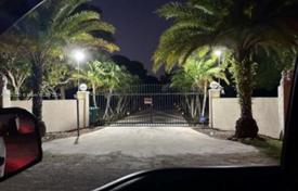 3 dormitorio casa de pueblo 196 m² en Miami, Estados Unidos. $1 100 000