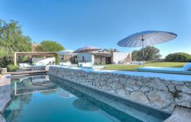 Villa – Ibiza, Islas Baleares, España. 8 400 €  por semana