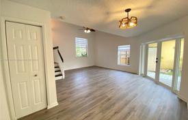 3 dormitorio casa de pueblo 185 m² en Miami, Estados Unidos. $600 000