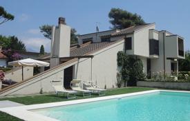 Villa – Forte dei Marmi, Toscana, Italia. 9 000 €  por semana