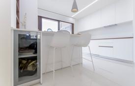 3 dormitorio chalet 70 m² en Torrevieja, España. 305 000 €