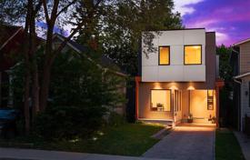 Casa de pueblo – East York, Toronto, Ontario,  Canadá. C$2 067 000