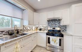8 dormitorio casa de pueblo en North York, Canadá. C$1 532 000