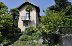 Villa – Lenno, Lombardía, Italia. 5 500 €  por semana