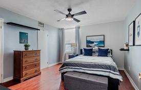 6 dormitorio piso en North York, Canadá. C$813 000