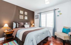 5 dormitorio casa de pueblo en East York, Canadá. C$2 408 000