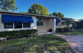 5 dormitorio casa de pueblo 229 m² en Miami, Estados Unidos. $790 000