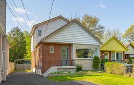 4 dormitorio casa de pueblo en Scarborough, Canadá. C$1 027 000