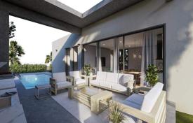 Villa en un hermoso campo de golf. Hay una piscina (7 * 3) m² y jardín en una parcela privada de 498.. 420 000 €
