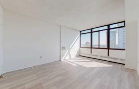5 dormitorio piso en North York, Canadá. C$761 000