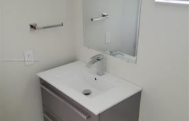 3 dormitorio casa de pueblo 183 m² en Coral Gables, Estados Unidos. $765 000