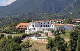 Villa – Brescia, Lombardía, Italia. 7 700 €  por semana