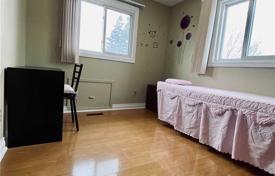 4 dormitorio adosado en Scarborough, Canadá. C$1 145 000