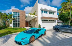 Villa – Golden Beach, Florida, Estados Unidos. $3 950 000