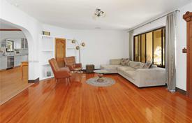 4 dormitorio casa de pueblo 443 m² en Miami, Estados Unidos. $1 200 000