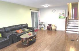 11 dormitorio casa de pueblo en Scarborough, Canadá. C$1 735 000