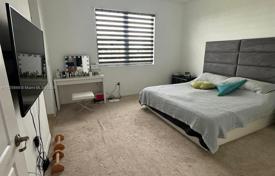 3 dormitorio casa de pueblo 233 m² en Miami, Estados Unidos. $910 000