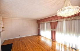 10 dormitorio casa de pueblo en Scarborough, Canadá. C$1 313 000