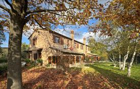 25 dormitorio finca rústica 718 m² en Chianciano Terme, Italia. 880 000 €