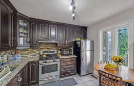 11 dormitorio casa de pueblo en Scarborough, Canadá. C$1 325 000