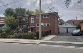 Casa de pueblo – Etobicoke, Toronto, Ontario,  Canadá. C$2 259 000