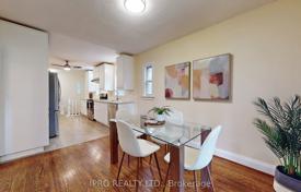 7 dormitorio casa de pueblo en Scarborough, Canadá. C$1 157 000