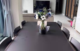 2-dormitorio apartamentos en condominio en Watthana, Tailandia. $995 000