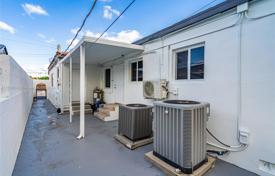 2 dormitorio casa de pueblo 234 m² en Miami, Estados Unidos. $845 000