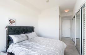 2 dormitorio piso en Lake Shore Boulevard West, Canadá. C$1 049 000