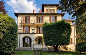 12 dormitorio villa en Stresa, Italia. 2 000 000 €