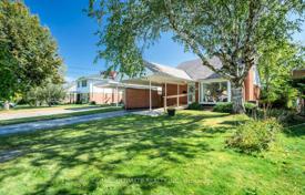 9 dormitorio casa de pueblo en Scarborough, Canadá. C$1 208 000