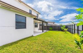 4 dormitorio casa de pueblo 329 m² en Miami, Estados Unidos. $789 000