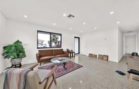 4 dormitorio casa de pueblo 214 m² en Miami, Estados Unidos. $844 000