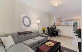 4 dormitorio adosado en East York, Canadá. 1 179 000 €