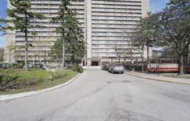 6 dormitorio piso en North York, Canadá. C$712 000