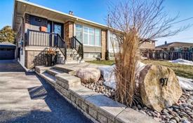 9 dormitorio adosado en North York, Canadá. C$1 516 000