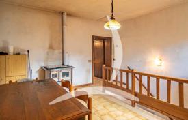 4 dormitorio piso 180 m² en Siena, Italia. 350 000 €