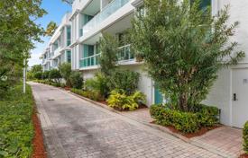 Chalet – Collins Avenue, Miami, Florida,  Estados Unidos. $1 495 000