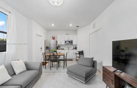 4 dormitorio casa de pueblo 277 m² en Miami, Estados Unidos. $850 000