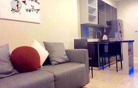 1-dormitorio apartamentos en condominio en Khlong Toei, Tailandia. $212 000