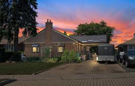 Casa de pueblo – Etobicoke, Toronto, Ontario,  Canadá. C$1 028 000