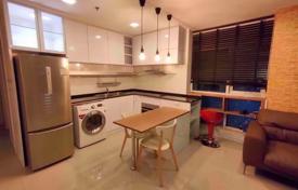 2-dormitorio apartamentos en condominio en Huai Khwang, Tailandia. $187 000