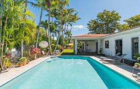7 dormitorio villa 279 m² en Miami Beach, Estados Unidos. $1 795 000