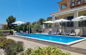 6 dormitorio casa de pueblo 280 m² en Medulin, Croacia. Price on request