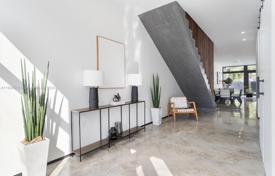 4 dormitorio casa de pueblo 251 m² en Miami, Estados Unidos. $1 349 000