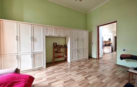 4 dormitorio piso 112 m² en Vieja Tiflis, Georgia. $200 000