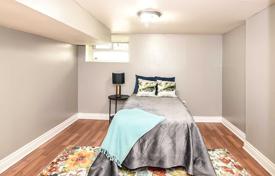 3 dormitorio adosado en Montrose Avenue, Canadá. C$2 037 000