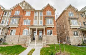 Adosado – Scarborough, Toronto, Ontario,  Canadá. C$945 000