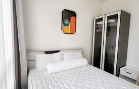 2-dormitorio apartamentos en condominio en Watthana, Tailandia. $291 000