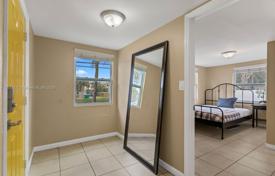 4 dormitorio casa de pueblo 120 m² en Miami, Estados Unidos. $550 000